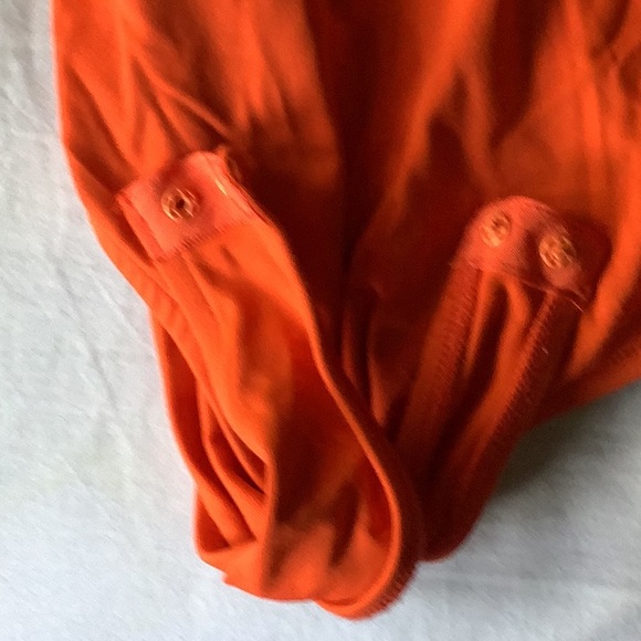Lot of 2 Orange Bodysuits Women’s Size Medium - Picture 6 of 7